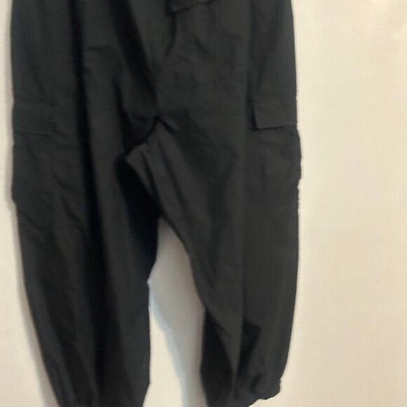 Future Collective Gabriella Karefa Johnson Black Cargo ankle pants, size XL - Picture 2 of 5